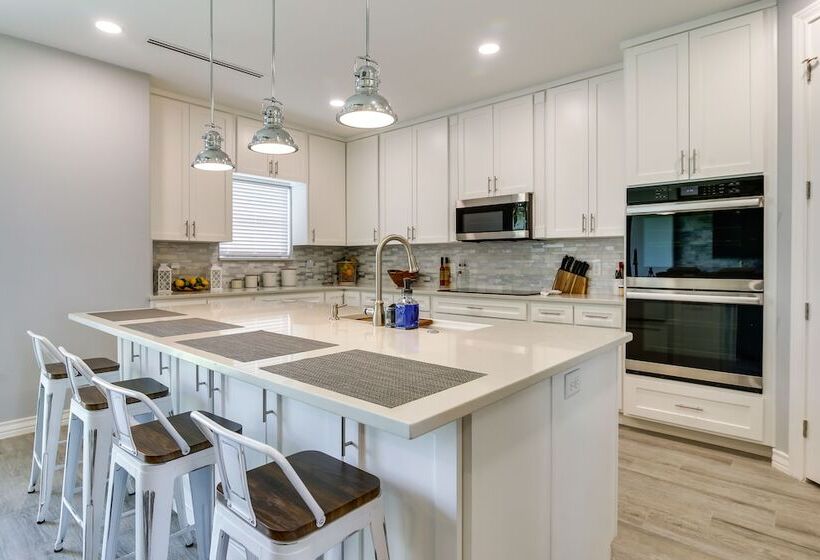 Picturesque Texas Gulf Coast Home In Port Isabel!