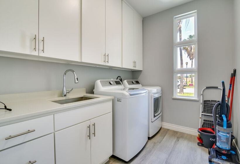 Picturesque Texas Gulf Coast Home In Port Isabel!