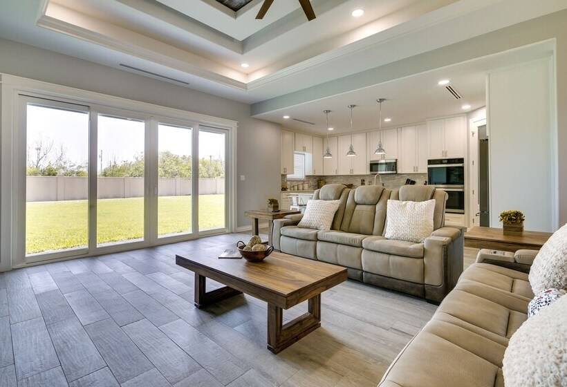 Picturesque Texas Gulf Coast Home In Port Isabel!