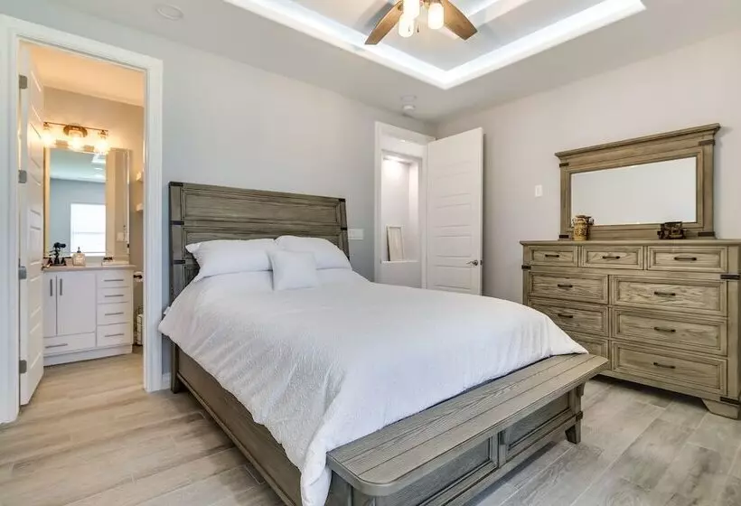Picturesque Texas Gulf Coast Home In Port Isabel!