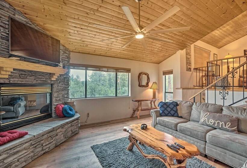 Cozy Pine Retreat W/ Private Hot Tub & Views