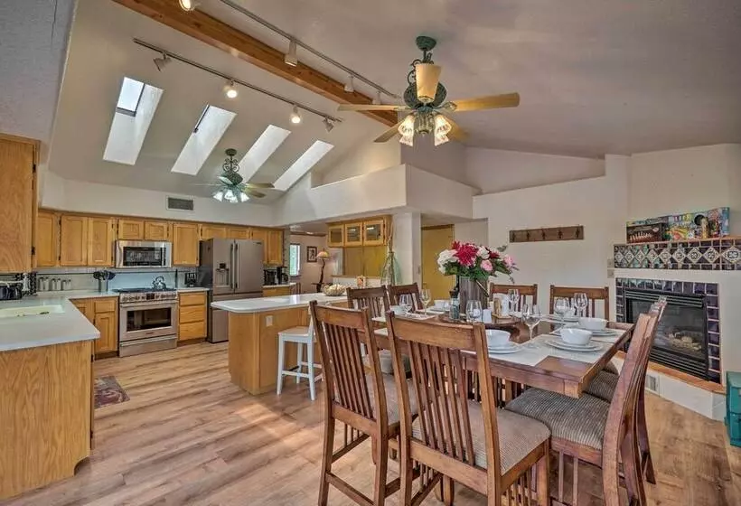 Cozy Pine Retreat W/ Private Hot Tub & Views