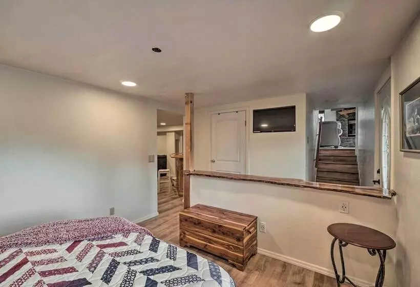 Cozy Pine Retreat W/ Private Hot Tub & Views