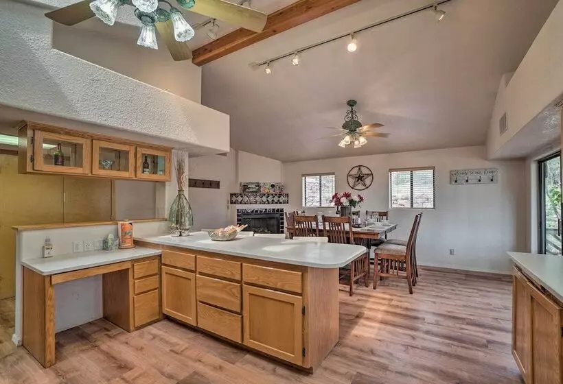 Cozy Pine Retreat W/ Private Hot Tub & Views