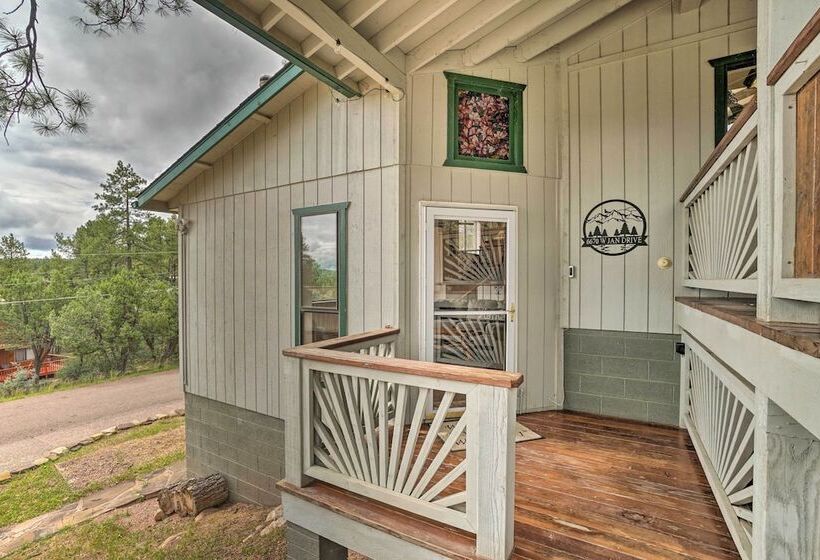 Cozy Pine Retreat W/ Private Hot Tub & Views
