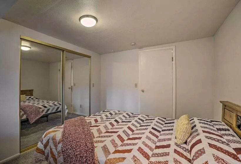 Cozy Pine Retreat W/ Private Hot Tub & Views