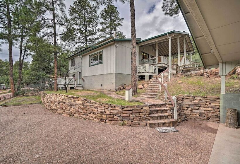 Cozy Pine Retreat W/ Private Hot Tub & Views