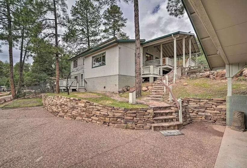 Cozy Pine Retreat W/ Private Hot Tub & Views