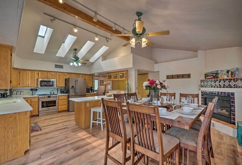 Cozy Pine Retreat W/ Private Hot Tub & Views