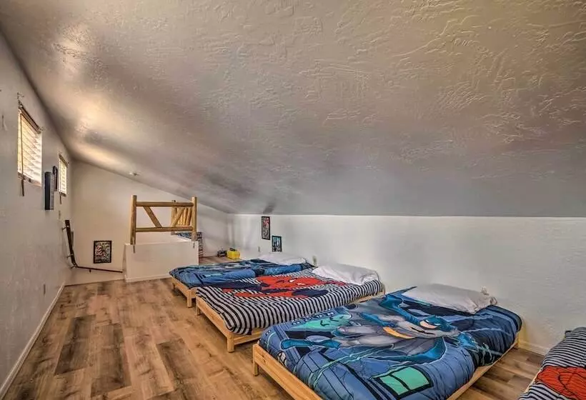 Cozy Pine Retreat W/ Private Hot Tub & Views