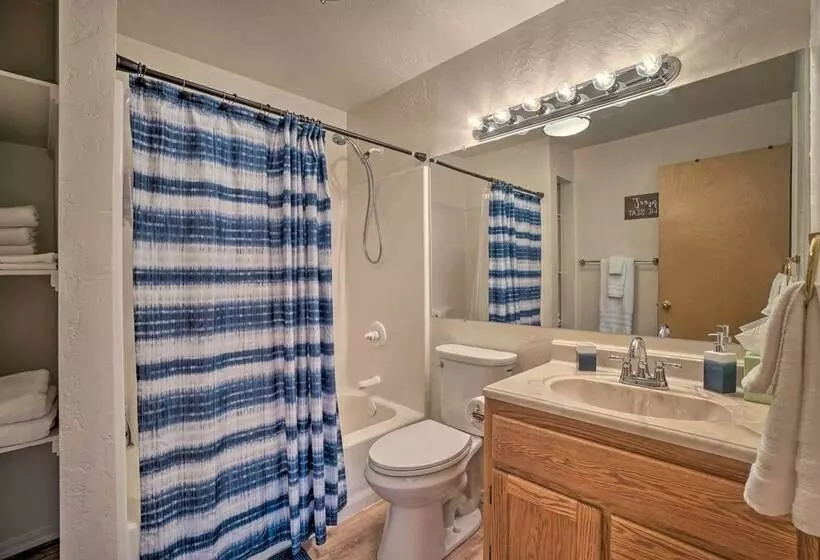 Cozy Pine Retreat W/ Private Hot Tub & Views