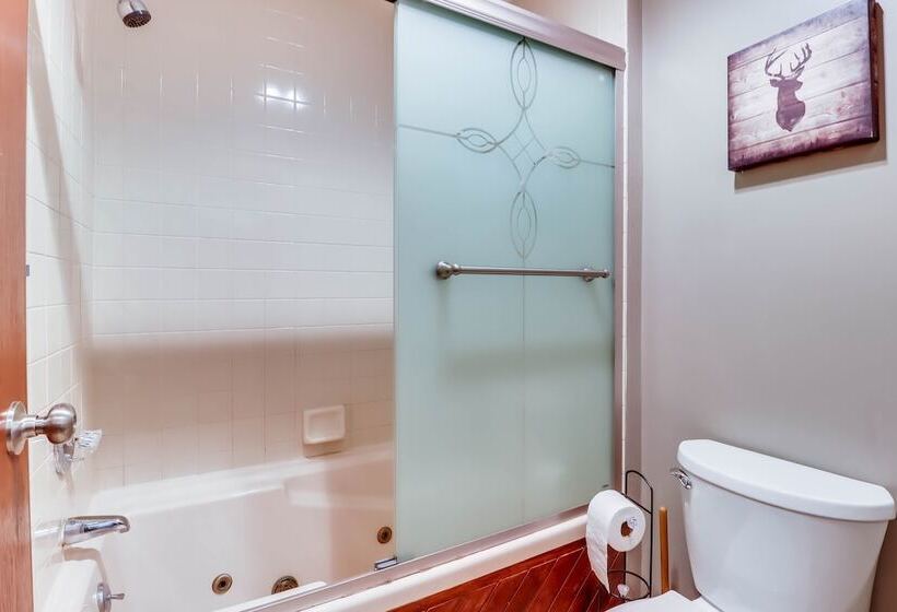 Lake Access & Private Hot Tub At Poconos Home!