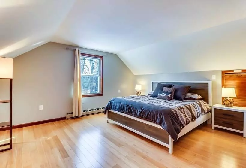 Lake Access & Private Hot Tub At Poconos Home!