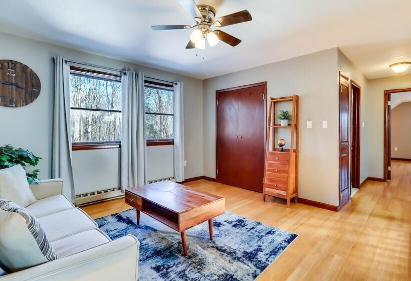 Lake Access & Private Hot Tub At Poconos Home!