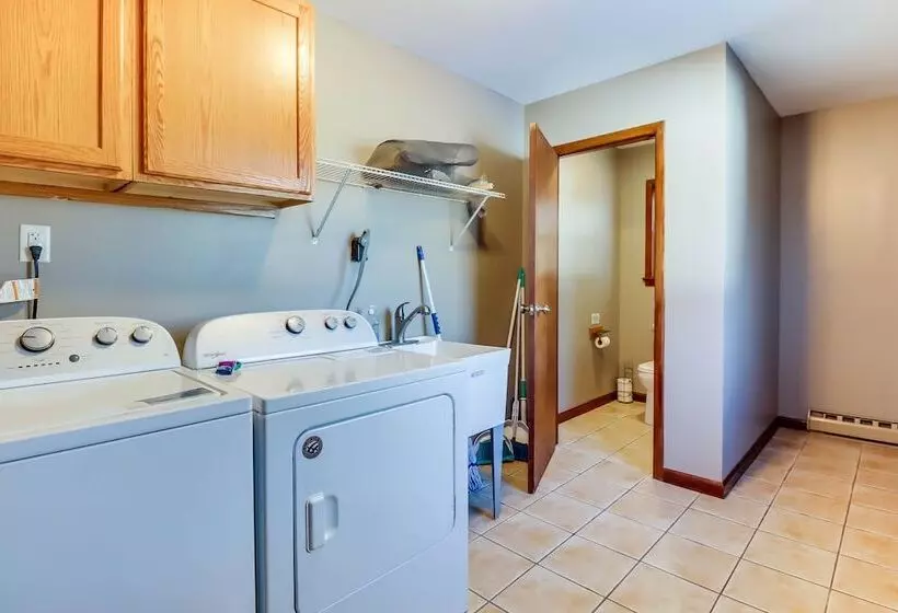 Lake Access & Private Hot Tub At Poconos Home!