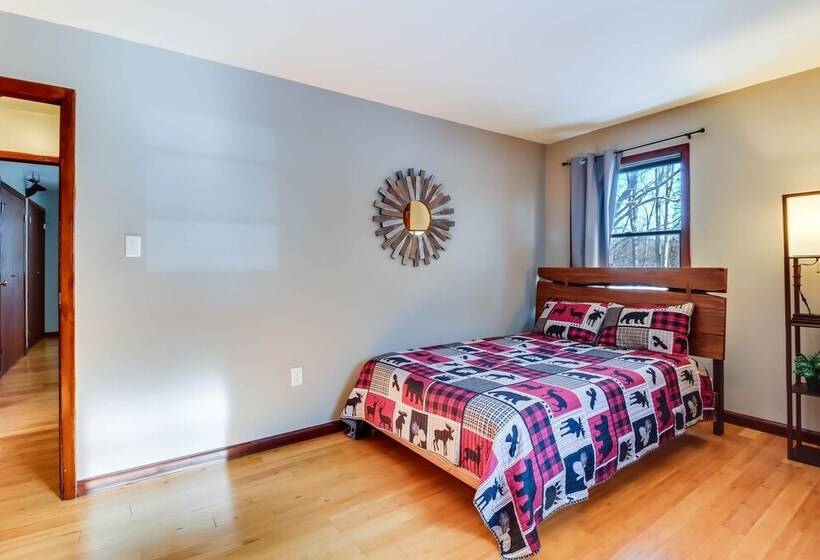 Lake Access & Private Hot Tub At Poconos Home!