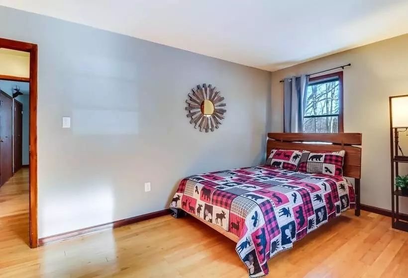 Lake Access & Private Hot Tub At Poconos Home!