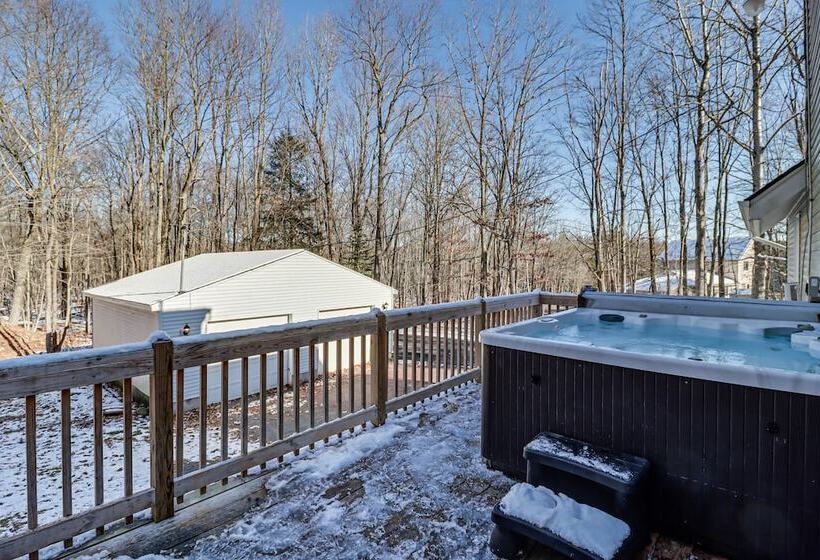 Lake Access & Private Hot Tub At Poconos Home!
