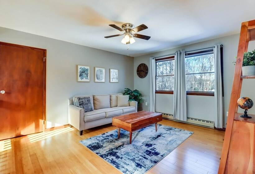 Lake Access & Private Hot Tub At Poconos Home!