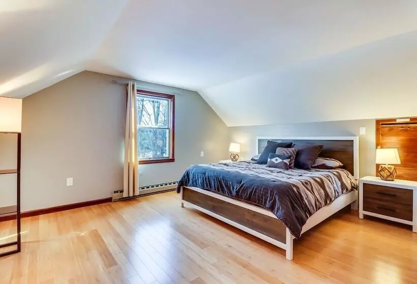 Lake Access & Private Hot Tub At Poconos Home!