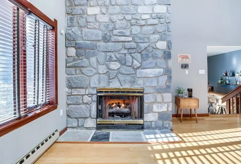 Lake Access & Private Hot Tub At Poconos Home!