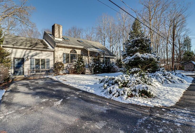 Lake Access & Private Hot Tub At Poconos Home!