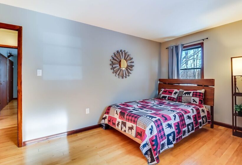 Lake Access & Private Hot Tub At Poconos Home!