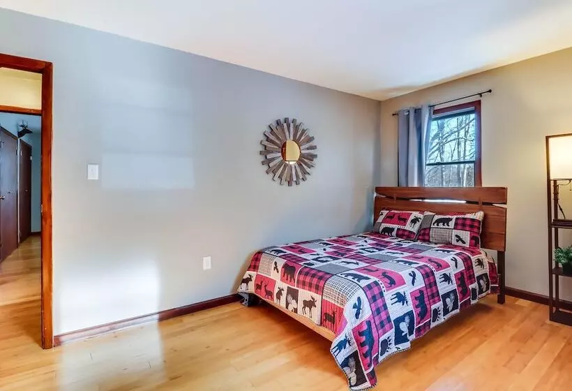 Lake Access & Private Hot Tub At Poconos Home!