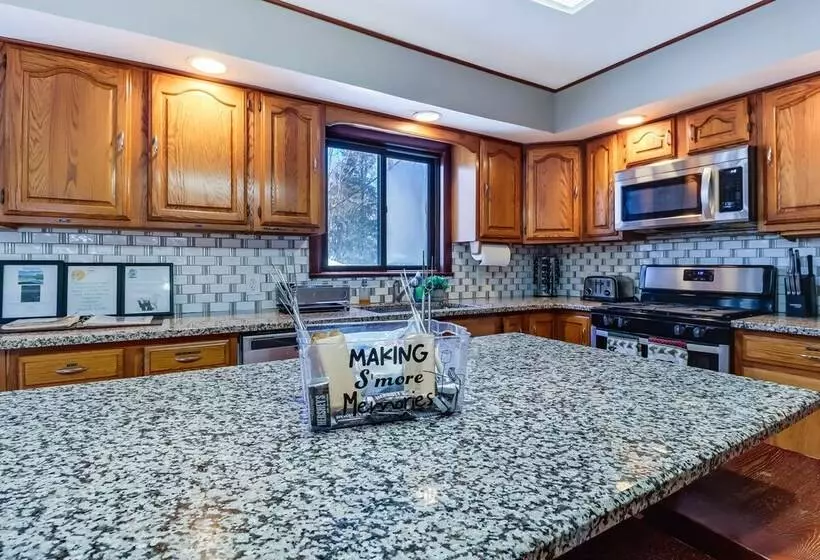 Lake Access & Private Hot Tub At Poconos Home!