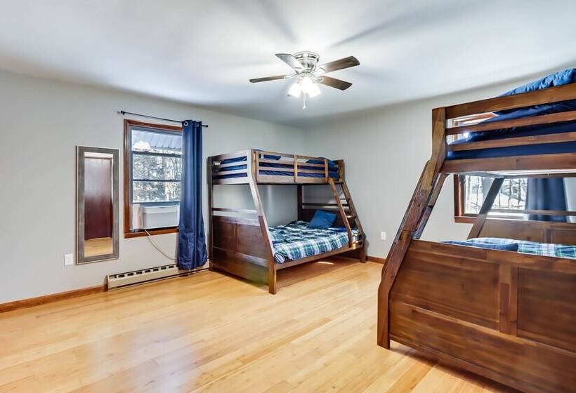 Lake Access & Private Hot Tub At Poconos Home!