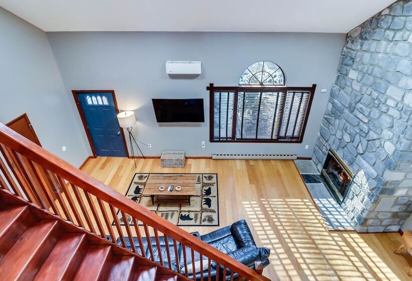 Lake Access & Private Hot Tub At Poconos Home!