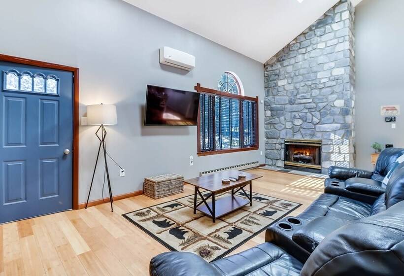 Lake Access & Private Hot Tub At Poconos Home!