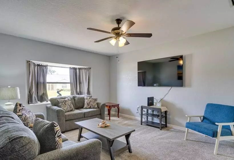 Port Charlotte Vacation Rental: Screened In Lanai!