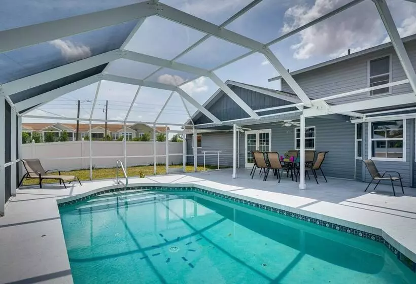 Port Charlotte Vacation Rental: Screened In Lanai!