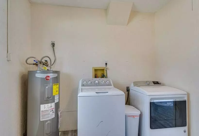 Port Charlotte Vacation Rental: Screened In Lanai!