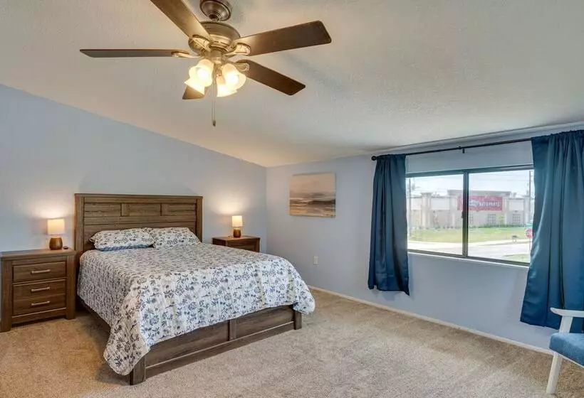 Port Charlotte Vacation Rental: Screened In Lanai!