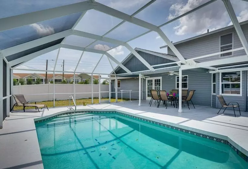 Port Charlotte Vacation Rental: Screened In Lanai!