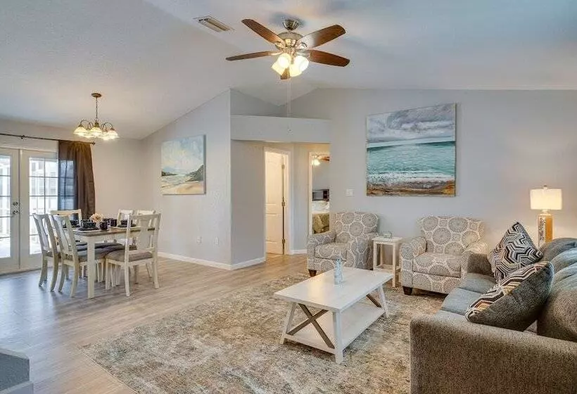 Port Charlotte Vacation Rental: Screened In Lanai!