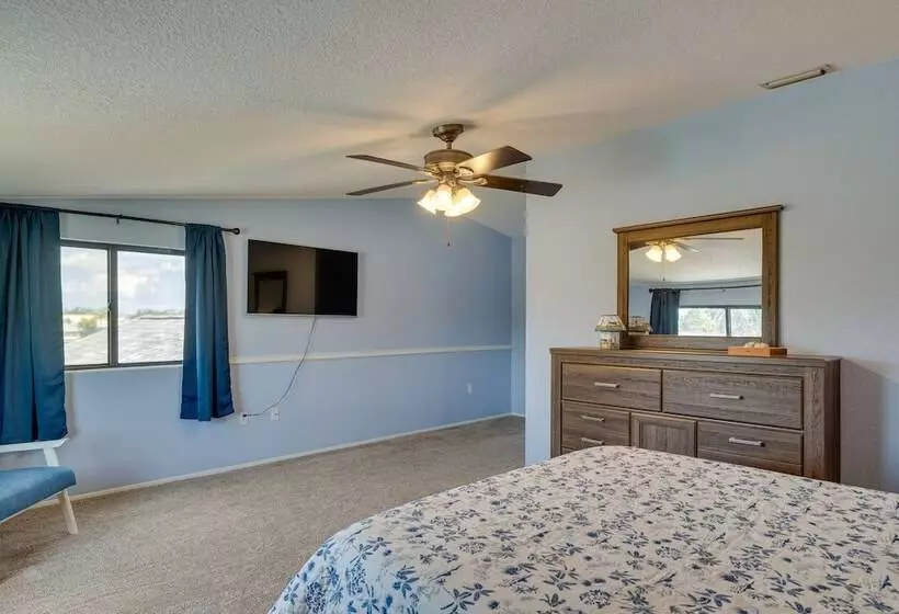 Port Charlotte Vacation Rental: Screened In Lanai!