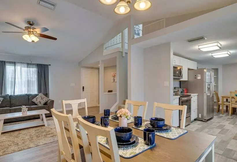 Port Charlotte Vacation Rental: Screened In Lanai!