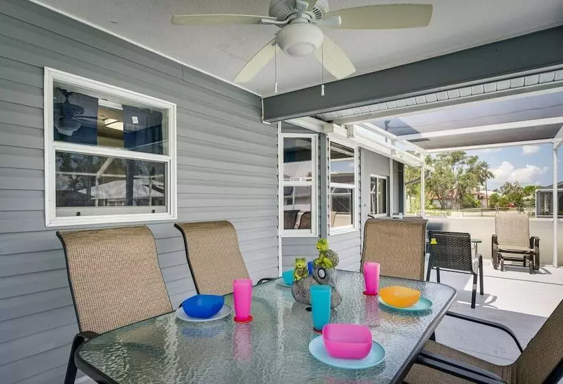 Port Charlotte Vacation Rental: Screened In Lanai!