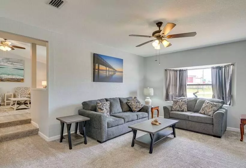 Port Charlotte Vacation Rental: Screened In Lanai!