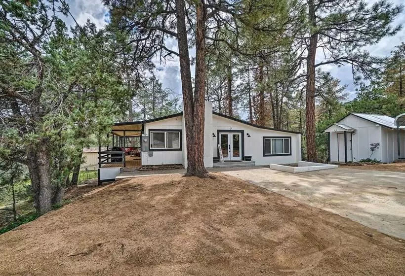 Prescott Retreat W/ Hot Tub ~ 3 Mi To Dtwn!