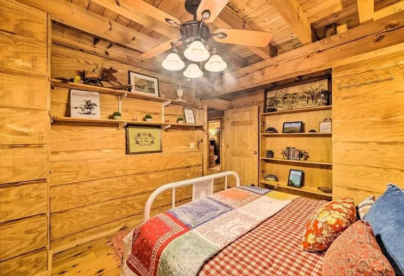 Quiet, Woodsy Retreat: Deck & Kentucky Lake Access