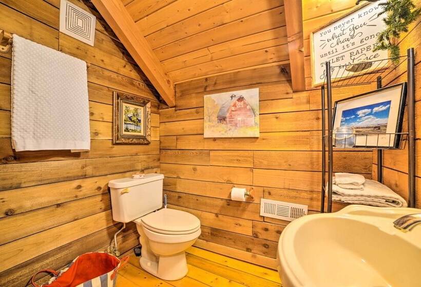 Quiet, Woodsy Retreat: Deck & Kentucky Lake Access