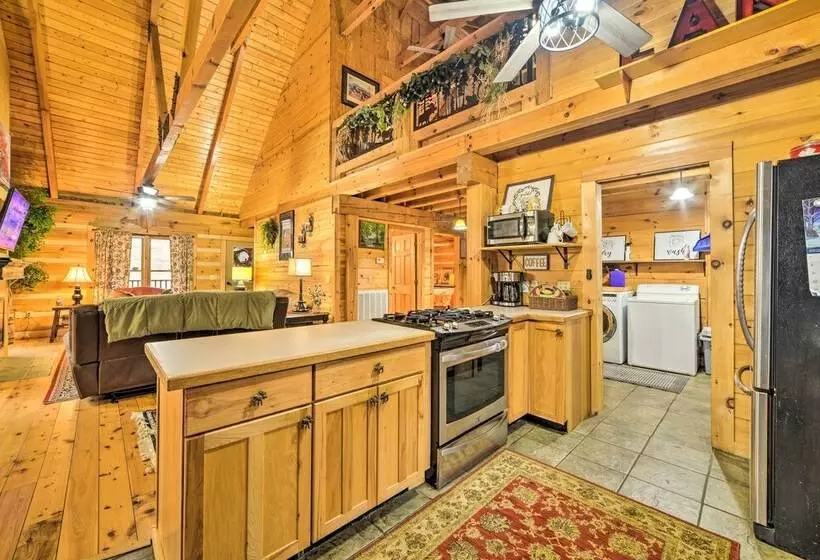 Quiet, Woodsy Retreat: Deck & Kentucky Lake Access