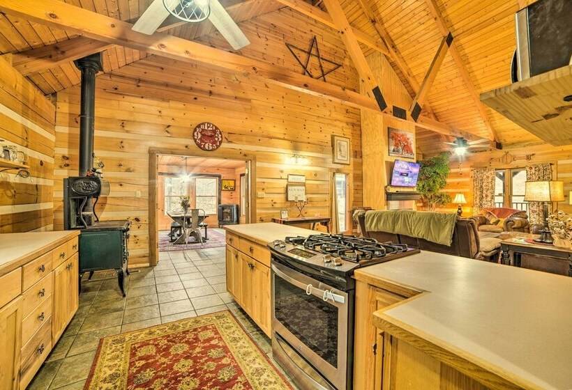 Quiet, Woodsy Retreat: Deck & Kentucky Lake Access