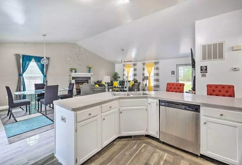 Richmond Home With Pool, 5 Mi To Downtown!