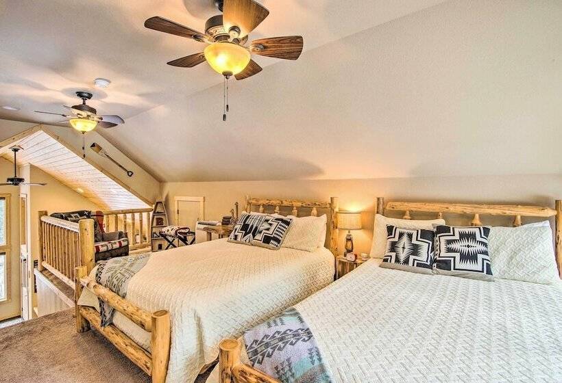 Ronald Cabin W/ Private Hot Tub Near Lake & Trails