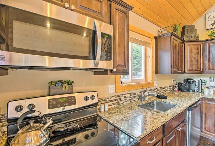 Ronald Cabin W/ Private Hot Tub Near Lake & Trails